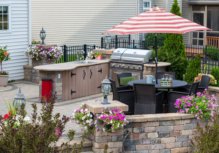 Outdoor Kitchens Halton Peel GTA 
                    Hamilton Ontario